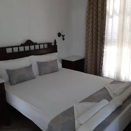 麦斯特拉里公寓酒店 公寓 Alikí